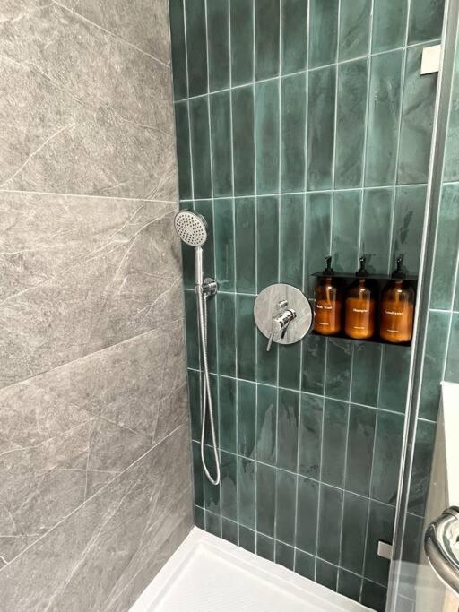 Apartamento New Ample And Cozy One Bedroom In Brooklyn At Rem-casa Nueva York